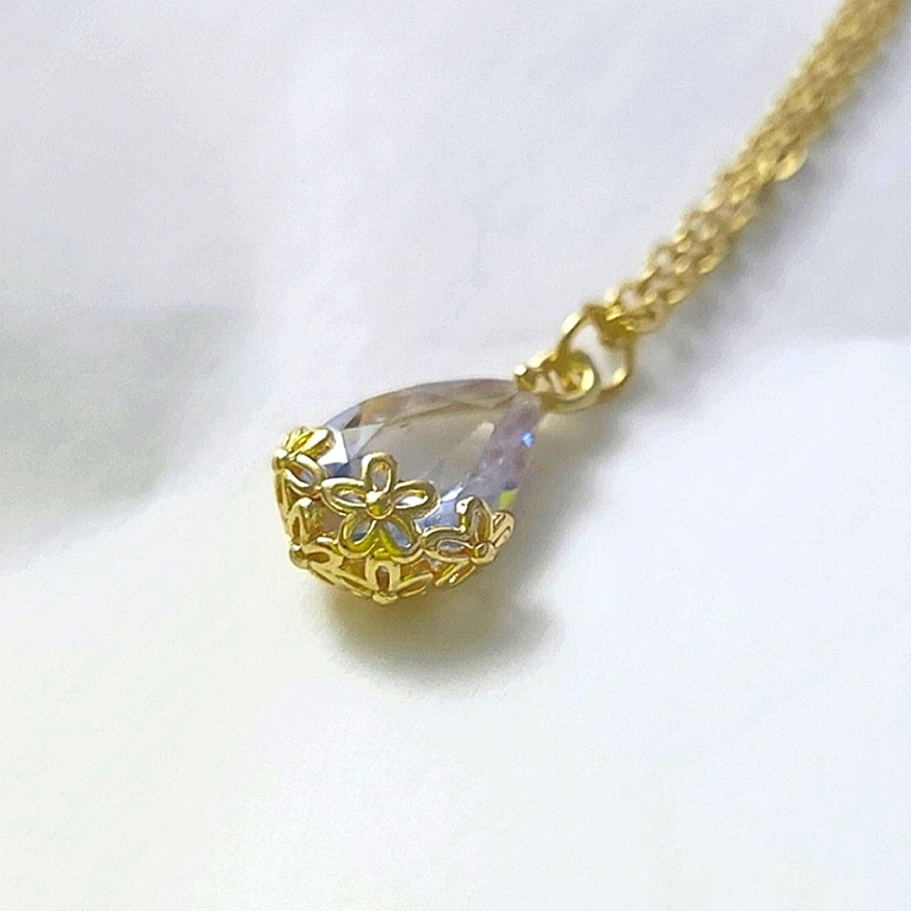 Flower Drop Shine Necklace